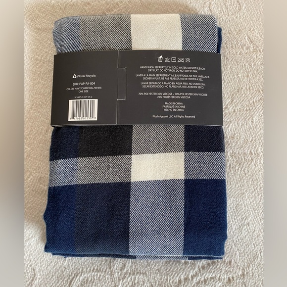 Plush Apparel Ultra Soft Plaid Scarf NWT - Picture 3 of 5